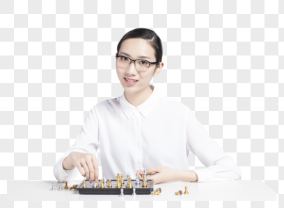 下棋的职业女性图片