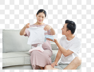 孕妇和丈夫在家收拾婴儿服饰图片