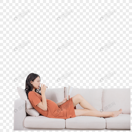 孕妇躺沙发上喝水图片