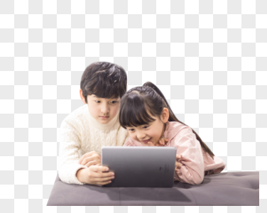 小男孩小女孩在玩笔记本电脑图片