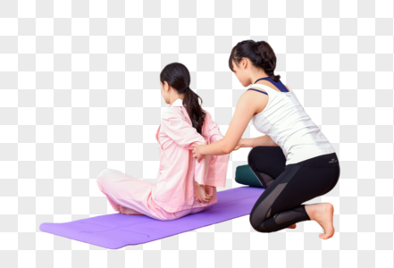 健身房产妇与教练运动瑜伽高清图片