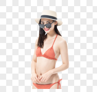 夏日青年女性泳装墨镜帽子图片