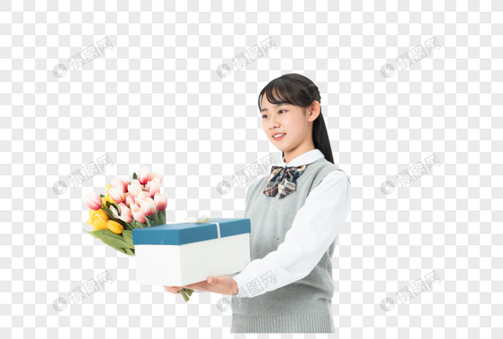 初中生女生拿着鲜花和礼物盒图片