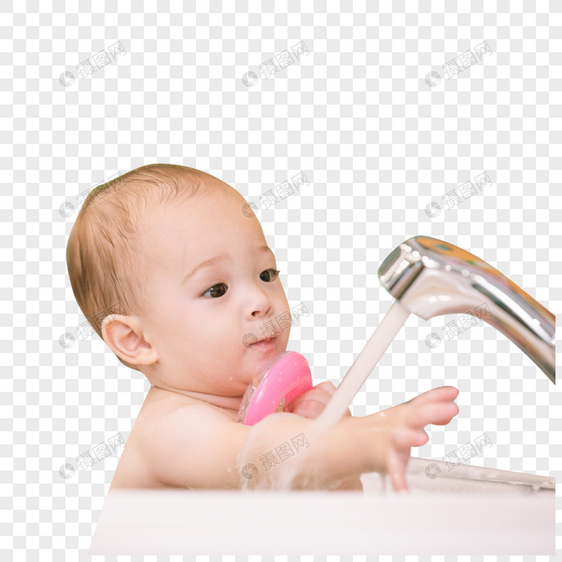 婴幼儿洗澡特写图片