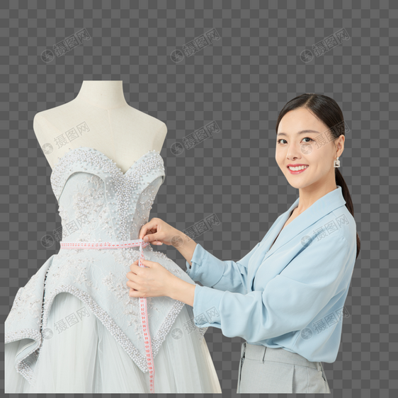 使用皮尺测量婚纱腰围的设计师图片