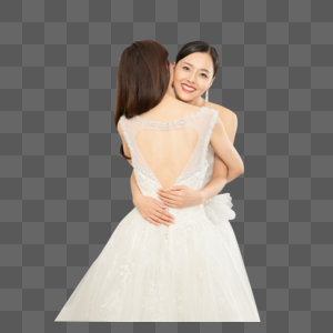 婚纱店一起试穿婚纱的闺蜜拥抱图片