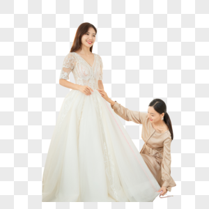 设计师为准新娘试穿定制婚纱图片