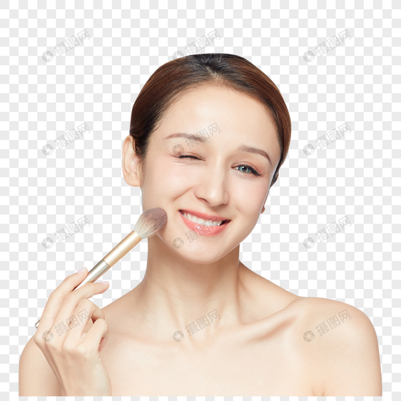女性拿粉笔刷化妆图片
