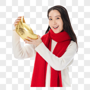 女性手捧金元宝迎新春过新年图片