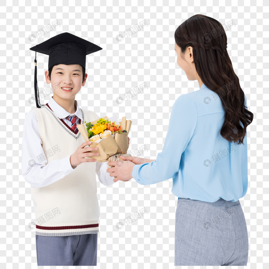 老师为毕业的学生送花图片