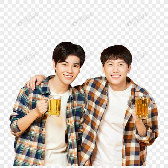 青年男性朋友欢聚喝啤酒图片