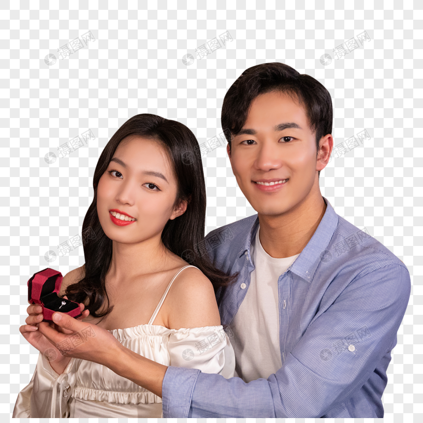 男朋友在KTV向女朋友求婚图片