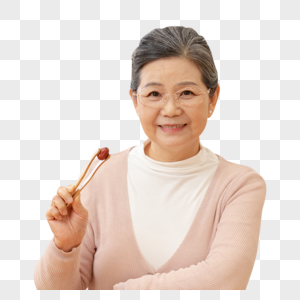 老奶奶居家养生煮银耳汤夹红枣图片
