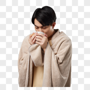 生病发烧感冒的男性喝热水图片