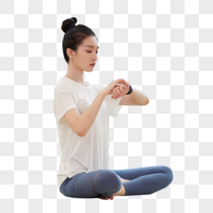 练瑜伽的女性使用智能手表图片