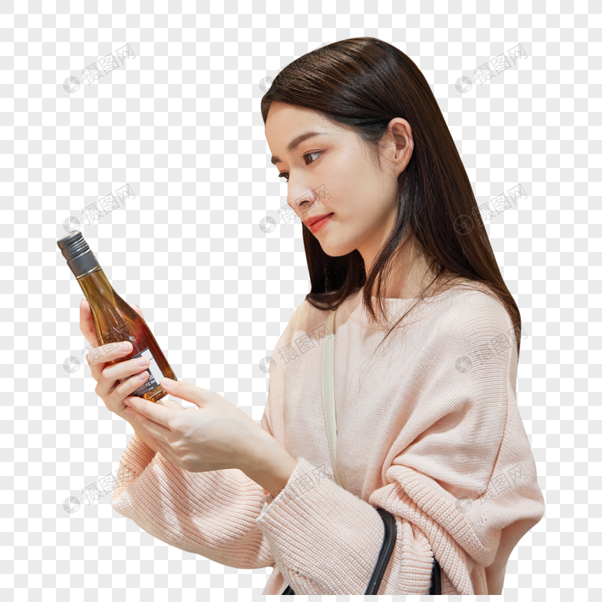 美女线下门店挑选酒水图片