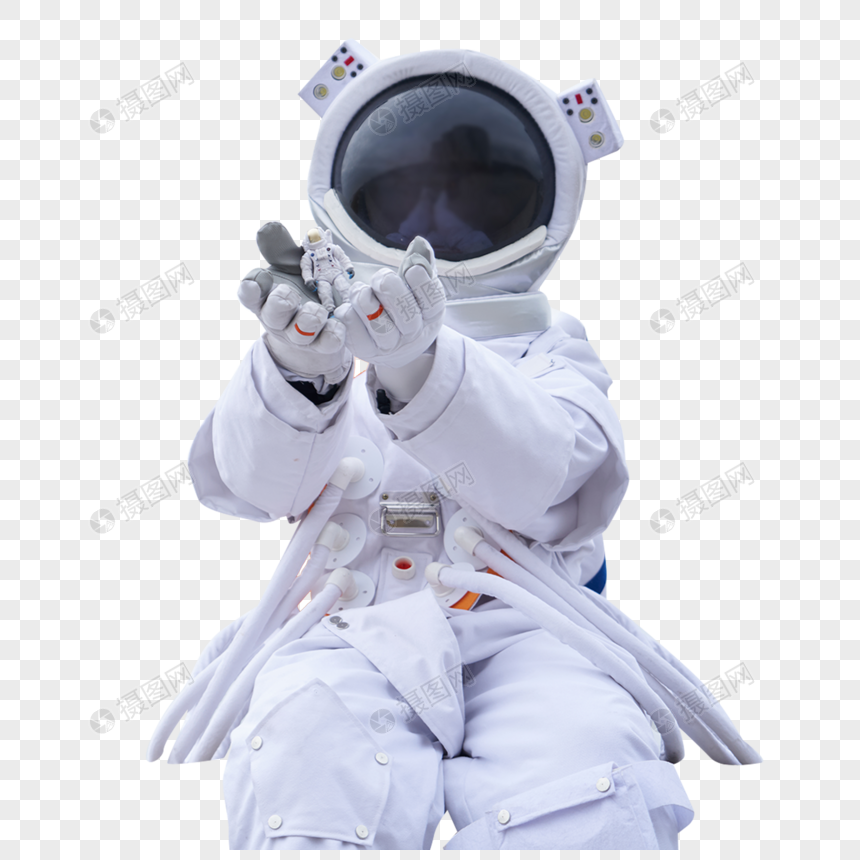 穿着宇航服的男性拿着宇航员模型图片