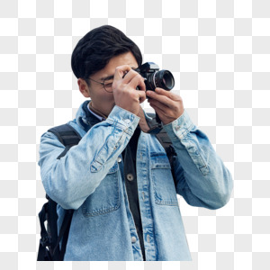 拍摄城市风光照片的青年男摄影师高清图片