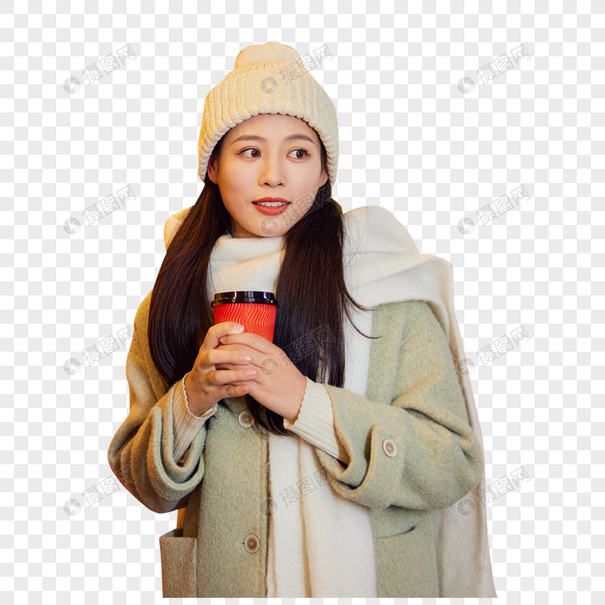 手捧咖啡逛集市的冬日女性图片