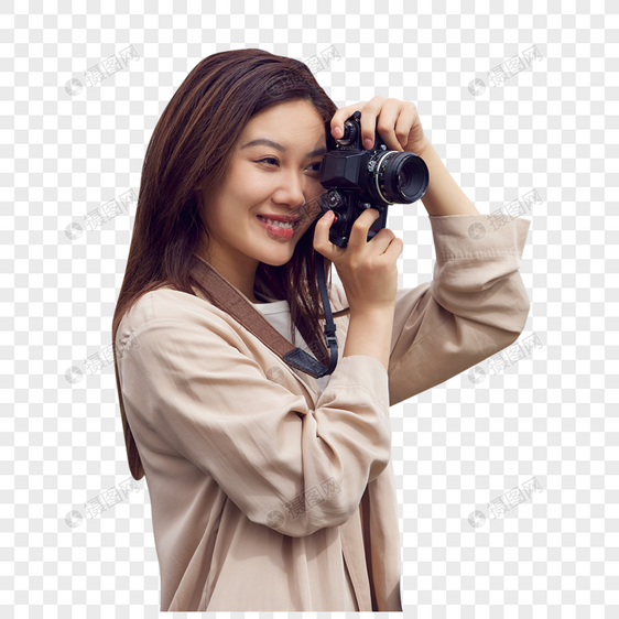 年轻女性天台手拿着相机拍照图片