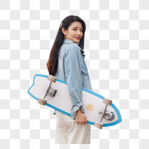 玩滑板的女性图片