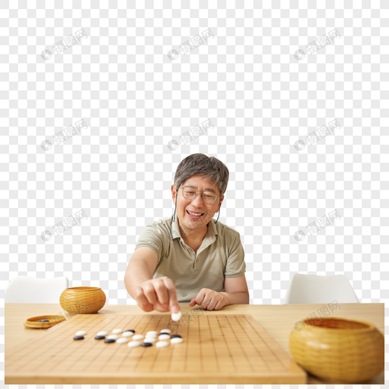 在活动室下棋的老人图片