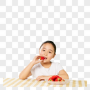 小女孩开心吃草莓图片
