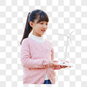手拿风力发电模型的儿童图片