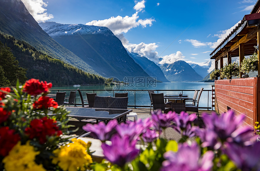 美丽的自然挪威自然景观自然背景上的咖啡馆图片