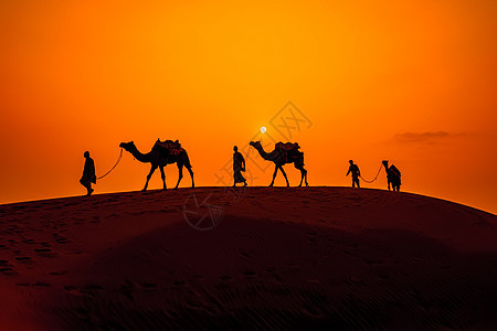来客,日落时的骆驼司机日落沙尔沙漠,贾萨尔默,拉贾斯坦邦,印度图片
