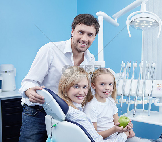微笑的家人牙科办公室图片