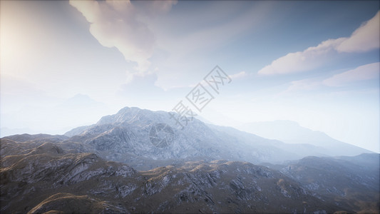 火山火山口景观与雾图片