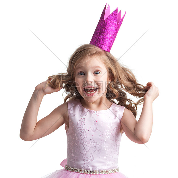 小公主女孩穿着粉红色的连衣裙皇冠,展示她卷曲的金发,工作室孤立白色背景上穿着粉红色裙子的小公主图片