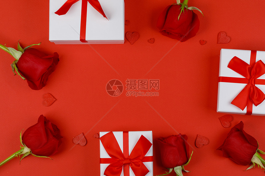 红色玫瑰花心礼物构图红色背景顶部的视图与情人节,生日,婚礼,母亲节红玫瑰心礼品卡图片