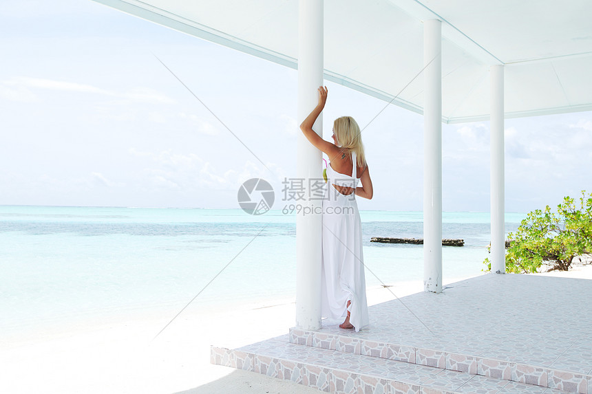 ‘~热带房子阳台上的表妹阳台上的热带表妹  ~’ 的图片