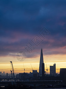雄伟的黎明日出景观城市景观伦敦城市西克莱恩,沿着泰晤士河向东看图片