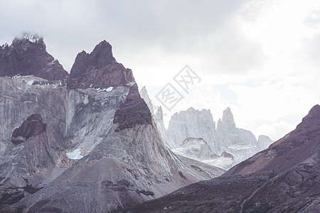 智利托雷斯德尔帕西国家公园美丽的山景世界著名的徒步旅行地区图片