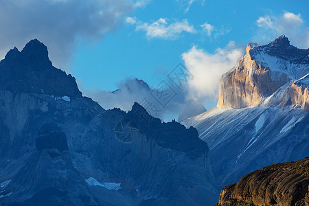 智利托雷斯德尔帕西国家公园美丽的山景世界著名的徒步旅行地区背景图片