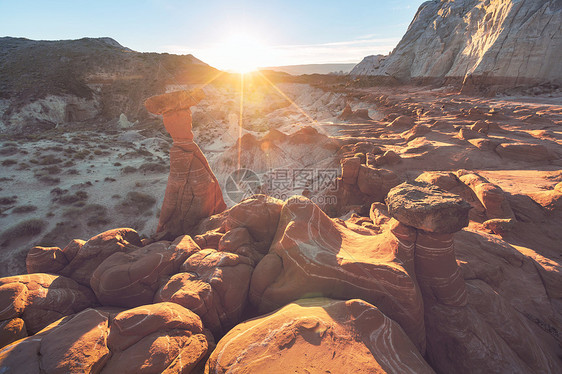 美国犹他州寻常的砂岩地层图片