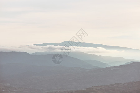 朦胧的早晨,塞浦路斯的群山轮廓图片