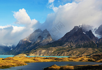 智利托雷斯德尔帕西国家公园美丽的山景世界著名的徒步旅行地区图片