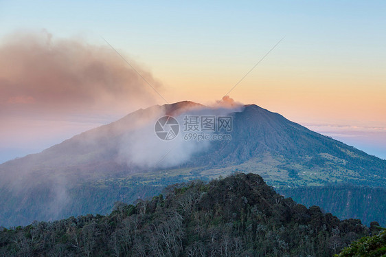 中美洲哥斯达黎加美丽的山脉景观图片