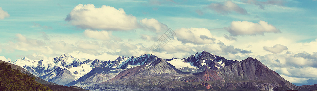 夏天阿拉斯加风景如画的山脉积雪覆盖的地块,冰川岩石峰图片