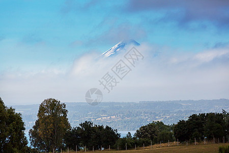 奥索诺火山帕尔克维森特佩雷斯罗萨莱斯,湖区,波多黎各瓦拉斯,智利图片