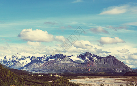 夏天阿拉斯加风景如画的山脉积雪覆盖的地块,冰川岩石峰图片