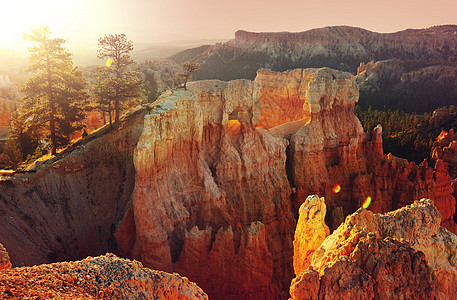 风景如画的彩色粉红色岩石的布莱斯峡谷公园犹他州,美国图片