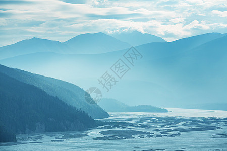 夏天阿拉斯加风景如画的山脉积雪覆盖的地块,冰川岩石峰图片