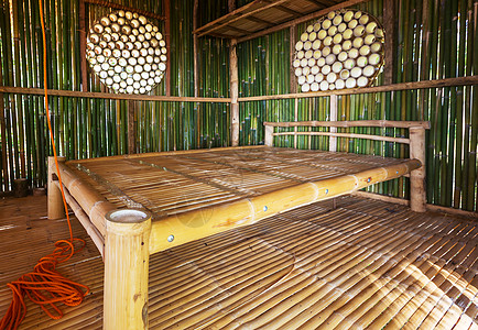 热带岛屿的绿色竹屋图片素材