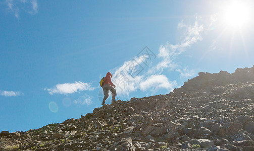 加大山区徒步旅行的人徒步旅行北美最受欢迎的娱乐活动有很多风景如画的小径图片