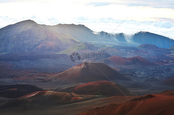 夏威夷毛伊岛黑拉卡拉火山美丽的日出场景图片